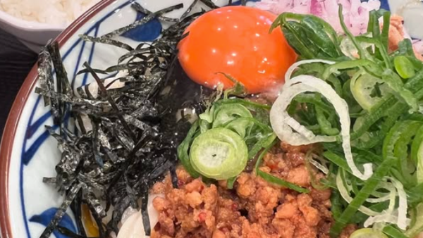 丸亀製麺美味すぎてやばい。鹿児島で食べたんだよね最近、、、丸亀製麺のまぜうどん。肉盛まぜうどん！美味しかったけどね、、、まぜそばで良いかもしれない。